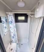 Sanitärcontainer mit Dusche, WC und Urinal
