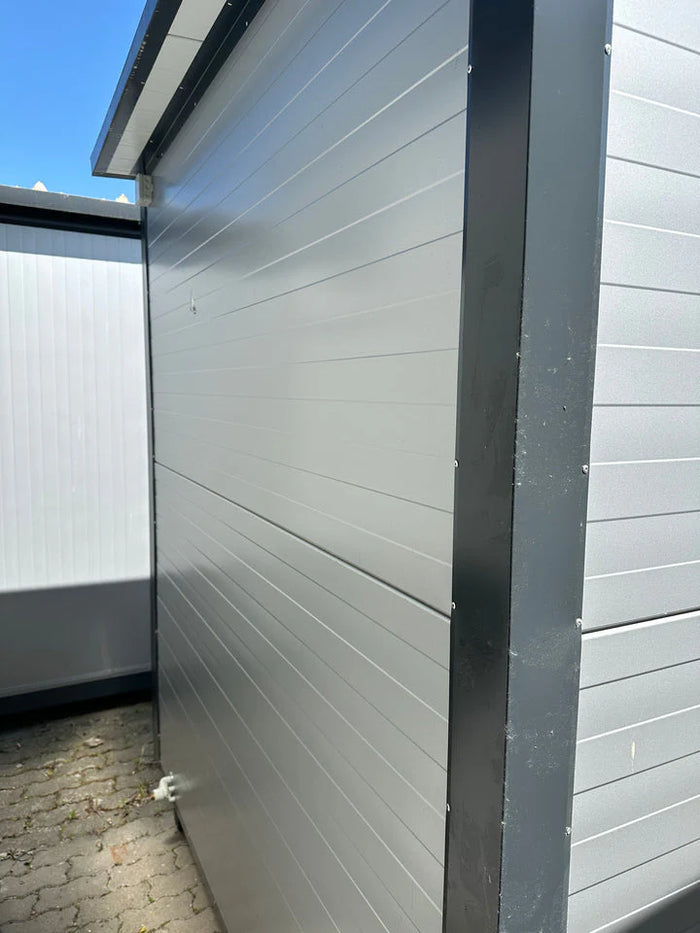 SANITÄRCONTAINER 2,00 x 2,00 M MIT TOILETTE UND URINAR