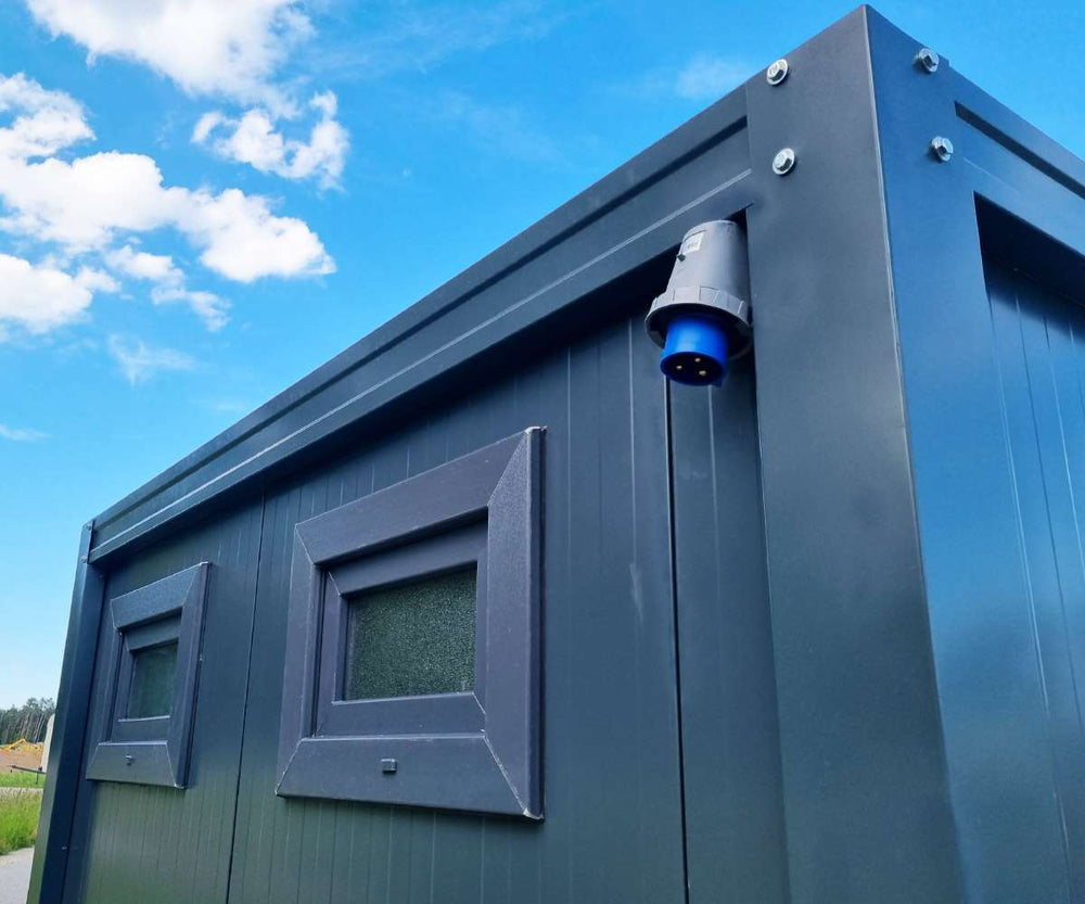 Sanitärcontainer mit Dusche, WC und Urinal